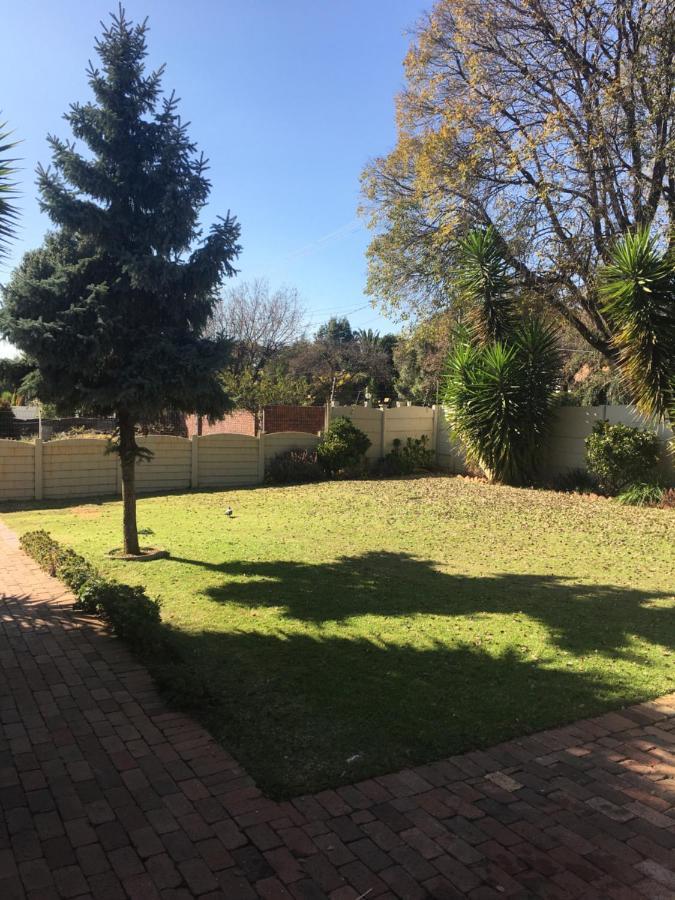 51 On York Guesthouse Johannesburg Bagian luar foto